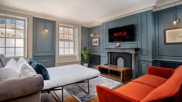 2 bedrooms, desk, iron/ironing board, WiFi
