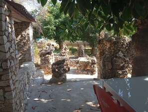 المنطقة المحيطة بالمنشأة