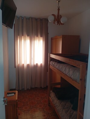 5 bedrooms, iron/ironing board, WiFi (free), bed sheets - Holiday Home 'Casa Calafell' with Mountain View, Wi-Fi and Air Conditioning (SEGUR DE CALAFELL)
