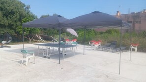 Outdoor dining - Holiday Home 'Casa Calafell' with Mountain View, Wi-Fi and Air Conditioning (SEGUR DE CALAFELL)