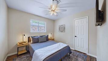 3 makuuhuonetta, työpöytä, silitysrauta/-lauta, Wi-Fi