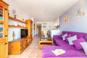 TV - Apartment 'Es Pujols' with Private Terrace, Wi-Fi and Air Conditioning (Es Pujols)