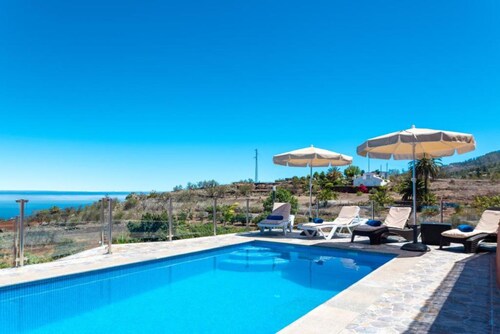 Vakantiehuis "Casa La Viña" met Uitzicht op Zee, Privézwembad & WiFi