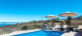 Vacation Home "Casa La Viña" with Sea View, Private Pool & Wi-Fi