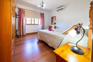 2 habitaciones, tabla de planchar con plancha y wifi gratis 