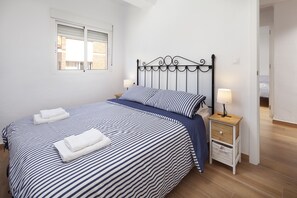 2 chambres, fer et planche à repasser, Wi-Fi gratuit, draps fournis