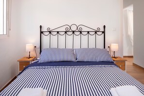 2 bedrooms, iron/ironing board, free WiFi, bed sheets