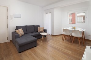 TV - Holiday Apartment "Nuria Torre del Mar" with Balcony (Torre del Mar)