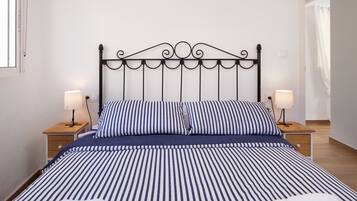 2 bedrooms, iron/ironing board, free WiFi, bed sheets