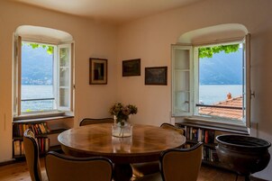 3 camere