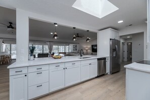 Unclassified image, 2 of 55, button