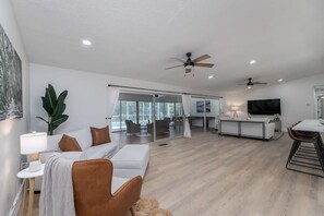 Unclassified image, 3 of 55, button