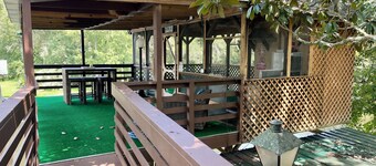 Creek House Hideaway W/ NEW HOT TUB