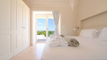 4 bedrooms, iron/ironing board, free WiFi, bed sheets