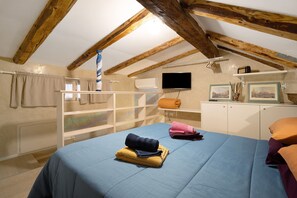 3 bedrooms, free WiFi, bed sheets - Vacation Home "Ca' Lirica" with Wi-Fi & A/C (Venezia)