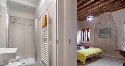 Vacation Home "Ca' Lirica" with Wi-Fi & A/C