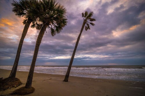 Charming Port Royal Cottage: Walk to Dining, 5 Min to Parris Island, Beach & Bike Trails!