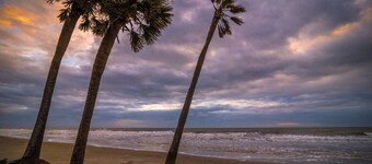 Charming Port Royal Cottage: Walk to Dining, 5 Min to Parris Island, Beach & Bike Trails!