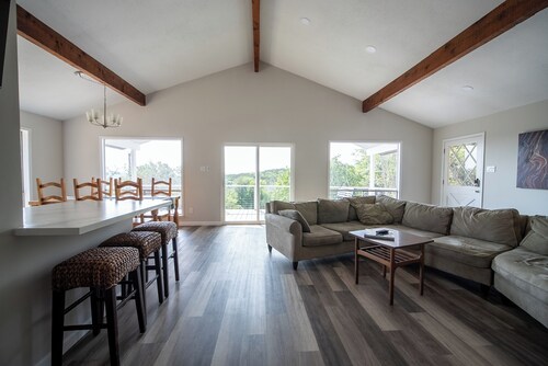 Four bedroom with hot tub and views!