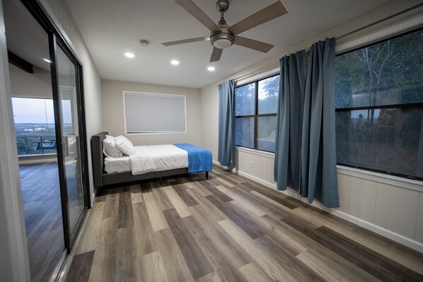 4 Schlafzimmer, Schreibtisch, Bügeleisen/Bügelbrett, kostenloses WLAN