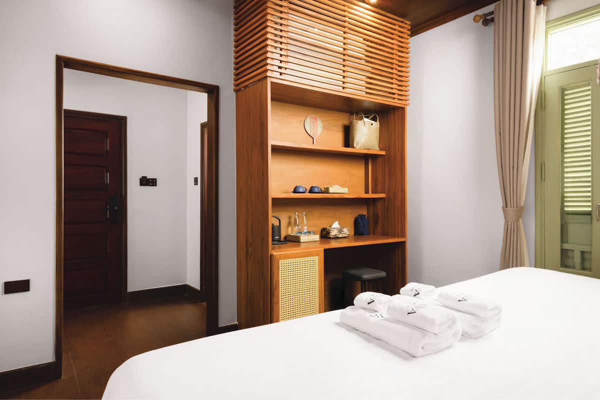 Standard Double Room, 1 King Bed | In-room safe, desk, iron/ironing board, free WiFi