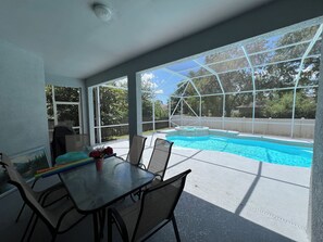حمّام سباحة خارجي