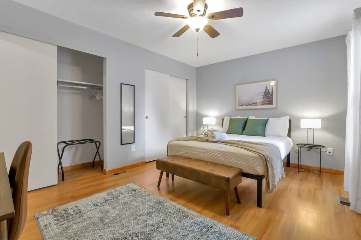 2 bedrooms, iron/ironing board, WiFi, bed sheets