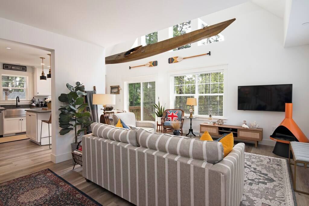 TV, fireplace, offices