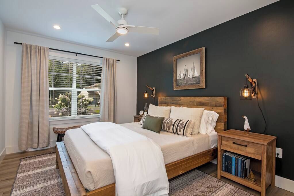 2 bedrooms, desk, iron/ironing board, WiFi