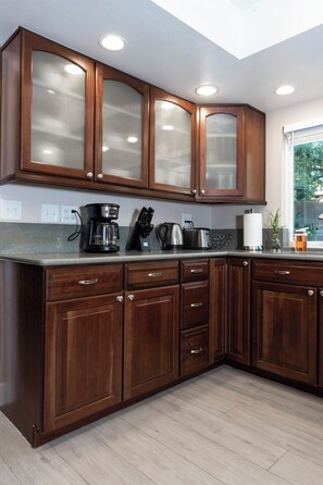 Interior - Families! Get-a ways! Vegas Vacation Haven, 4BD/3BT/Pool/Spa/BBQ (Las Vegas)