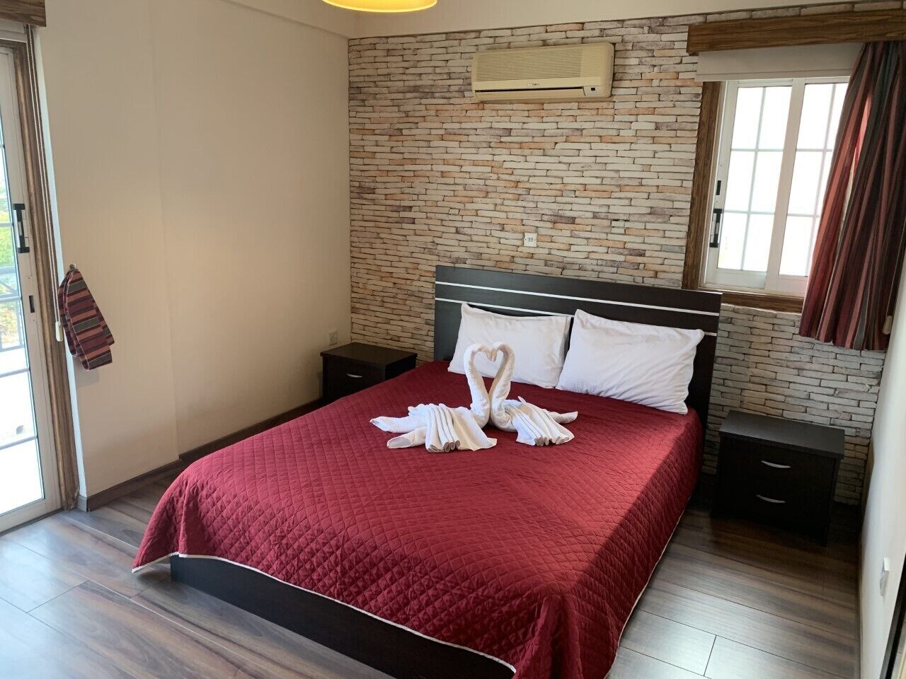 2 chambres, fer et planche à repasser, Wi-Fi, draps fournis