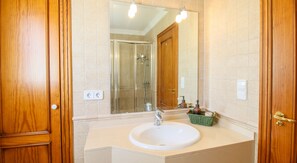 Bathtub, towels - Luxury all inclusive villa in Denia with Panoramic Views (Denia)
