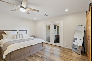 4 bedrooms, iron/ironing board, WiFi (free), bed sheets