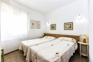 4 slaapkamers, een strijkplank/strijkijzer, beddengoed