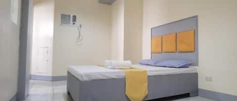 Chambre Deluxe | Bureau, lits pliants/supplémentaires, Wi-Fi gratuit, draps fournis