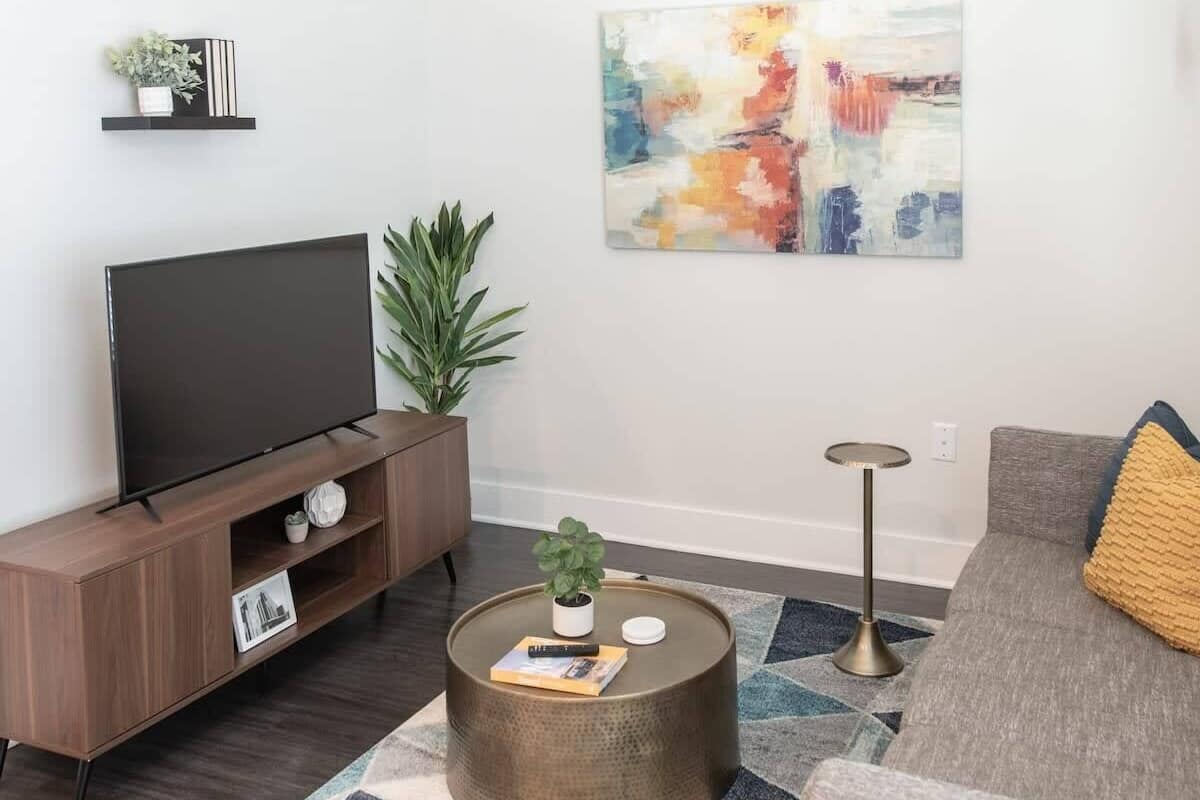 Deluxe Apartment | Living area | Smart TV, Netflix, Hulu, streaming services