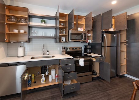 Fridge, microwave, oven, stovetop. CozySuites Artistry Cincinnati