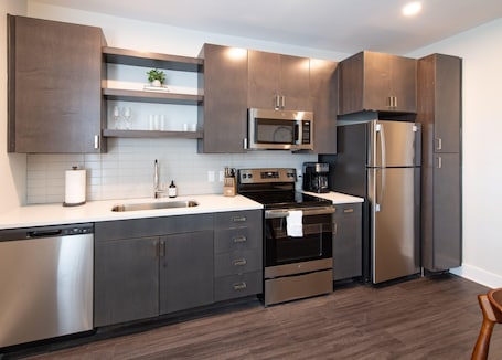 Refrigerador, microondas, horno, placa de cocina