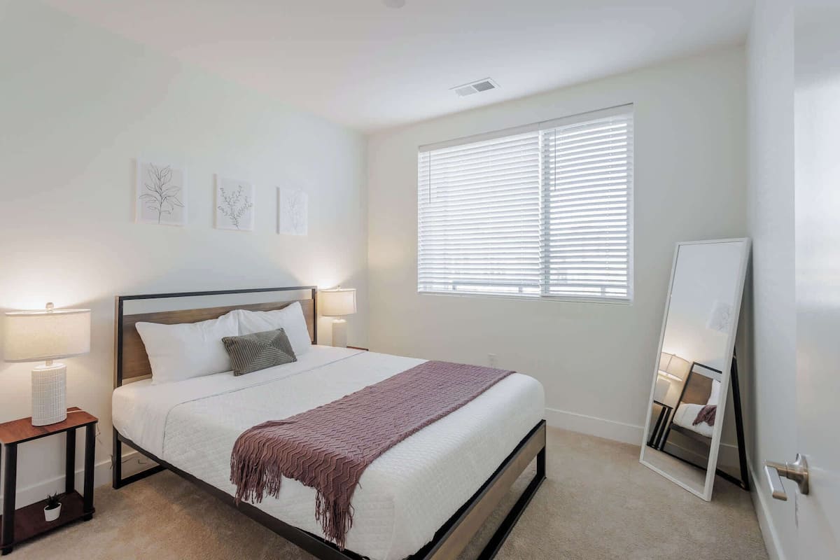 Deluxe Apartment | 2 bedrooms, desk, laptop workspace, iron/ironing board
