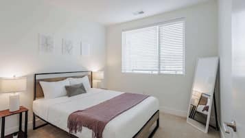 Deluxe Apartment | 2 bedrooms, desk, laptop workspace, iron/ironing board