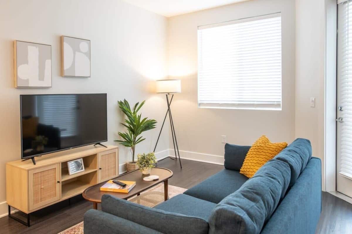 Deluxe Apartment | Living area | Smart TV, Netflix, Hulu, streaming services