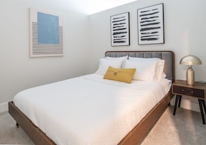 Desk, laptop workspace, iron/ironing board, free WiFi - CozySuites Artistry Cincinnati (Cincinnati)