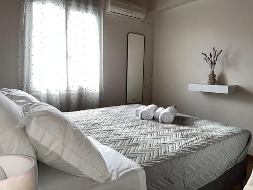 This modern and stylish apartment is located in the center of Christos, Raches.