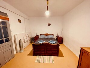 2 dormitoris, escriptori, planxa i posts de planxar i wifi gratuïta