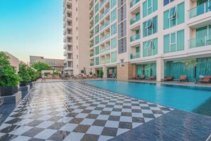 Outdoor pool - City Garden Tower by Pattaya Holiday (Pattaya)