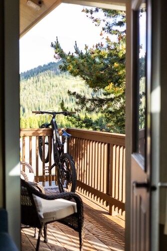 Alpine Lodge - Big Sky Resort and Lone Peak Views