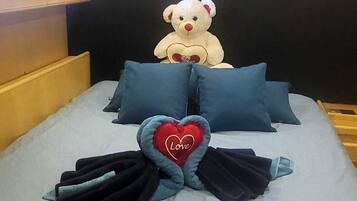 3 bedrooms, bed sheets