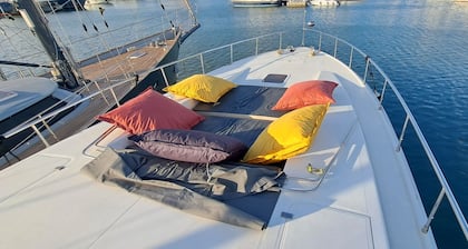 Yacht Dans la Baie de St Tropez