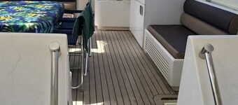 Yacht Dans la Baie de St Tropez