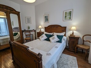 3 bedrooms, free WiFi, bed sheets